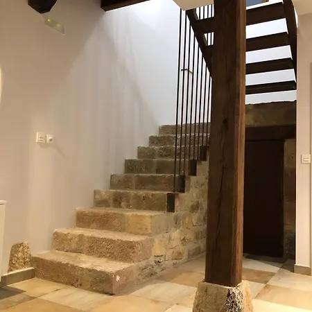 Casa At 34-49 *