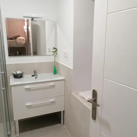 Casa At 34-49 Hostal *