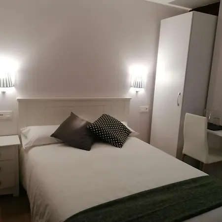 Casa At 34-49 אכסניה *