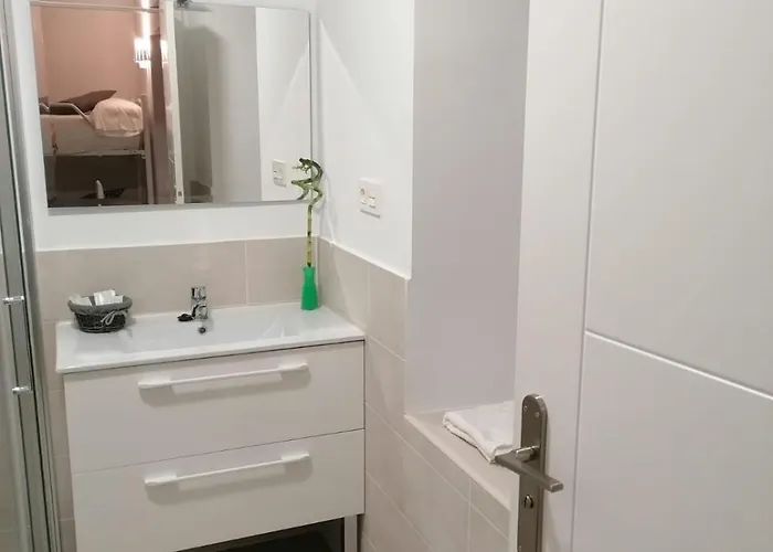 Casa At 34-49 אכסניה *